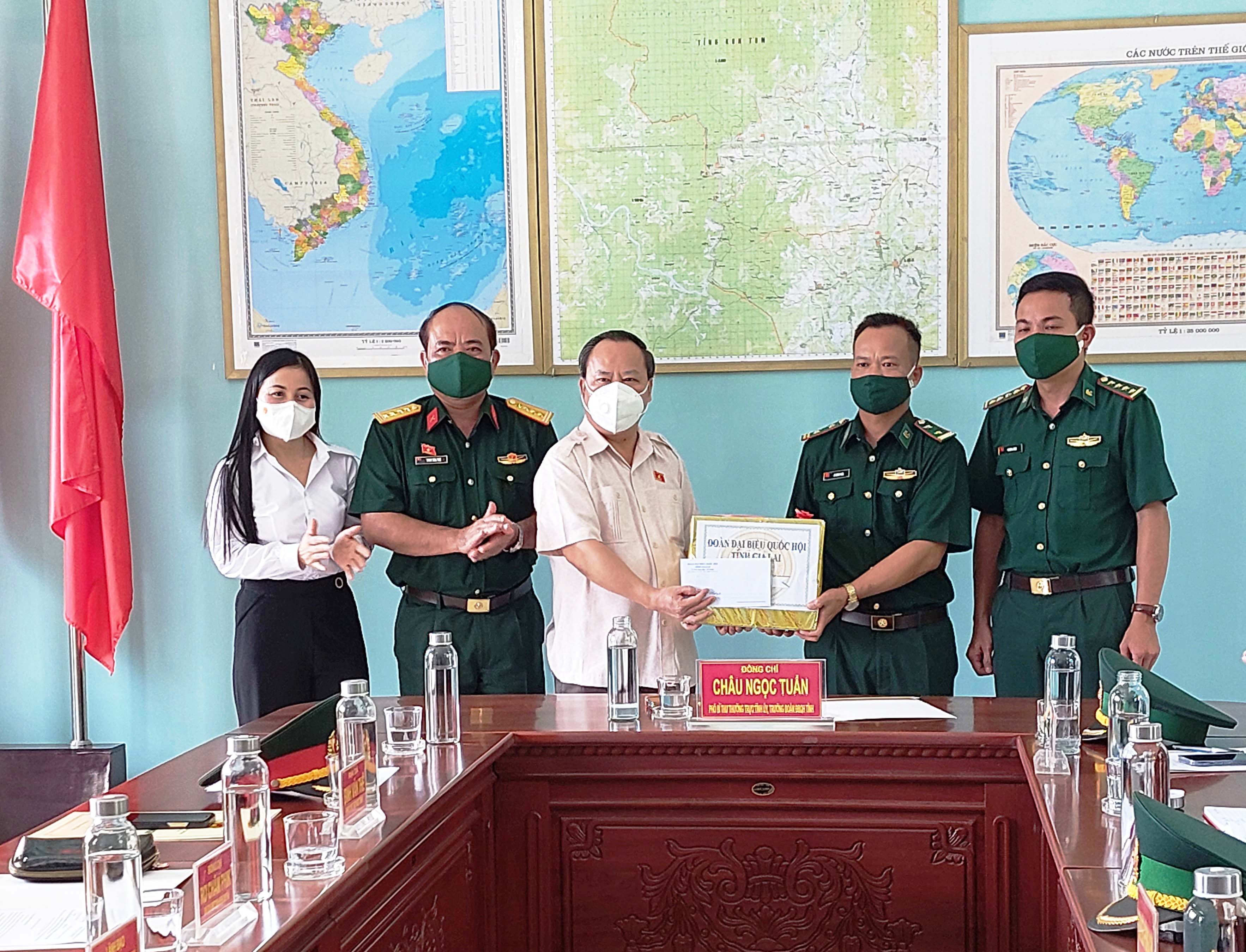 Trưởng đoàn Đại biểu Quốc hội tỉnh Gia Lai thăm, kiểm tra các chốt phòng-chống dịch Covid-19