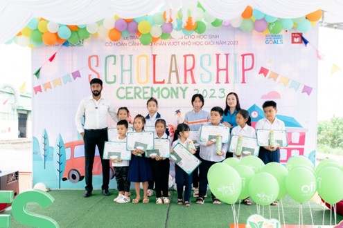 Chi nhánh Công ty TNHH Olam Gia Lai tổ chức trao học bổng cho các cháu là con của người lao động Công ty