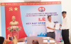 Đ/c Phan Tấn Phúc- Bí thư CB trao Quyết định kết nạp cho đảng viên