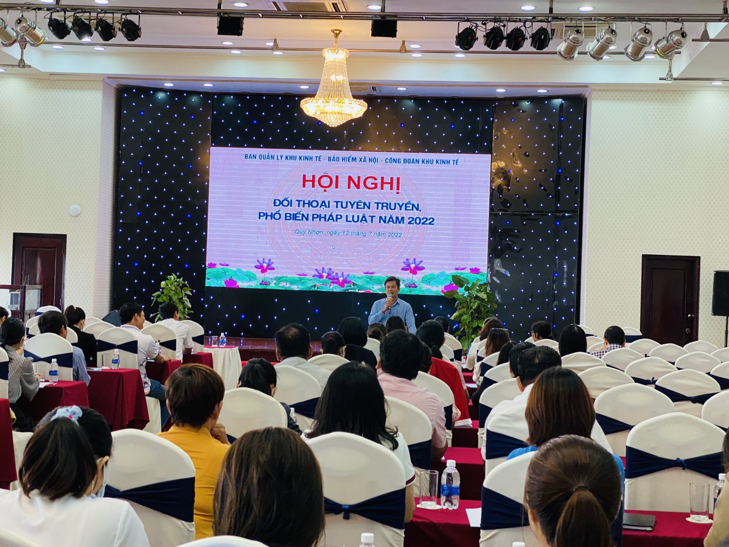 Ông Cao Thanh Thương, Phó Trưởng Ban Quản lý Khu kinh tế phát biểu khai mạc Hội nghị