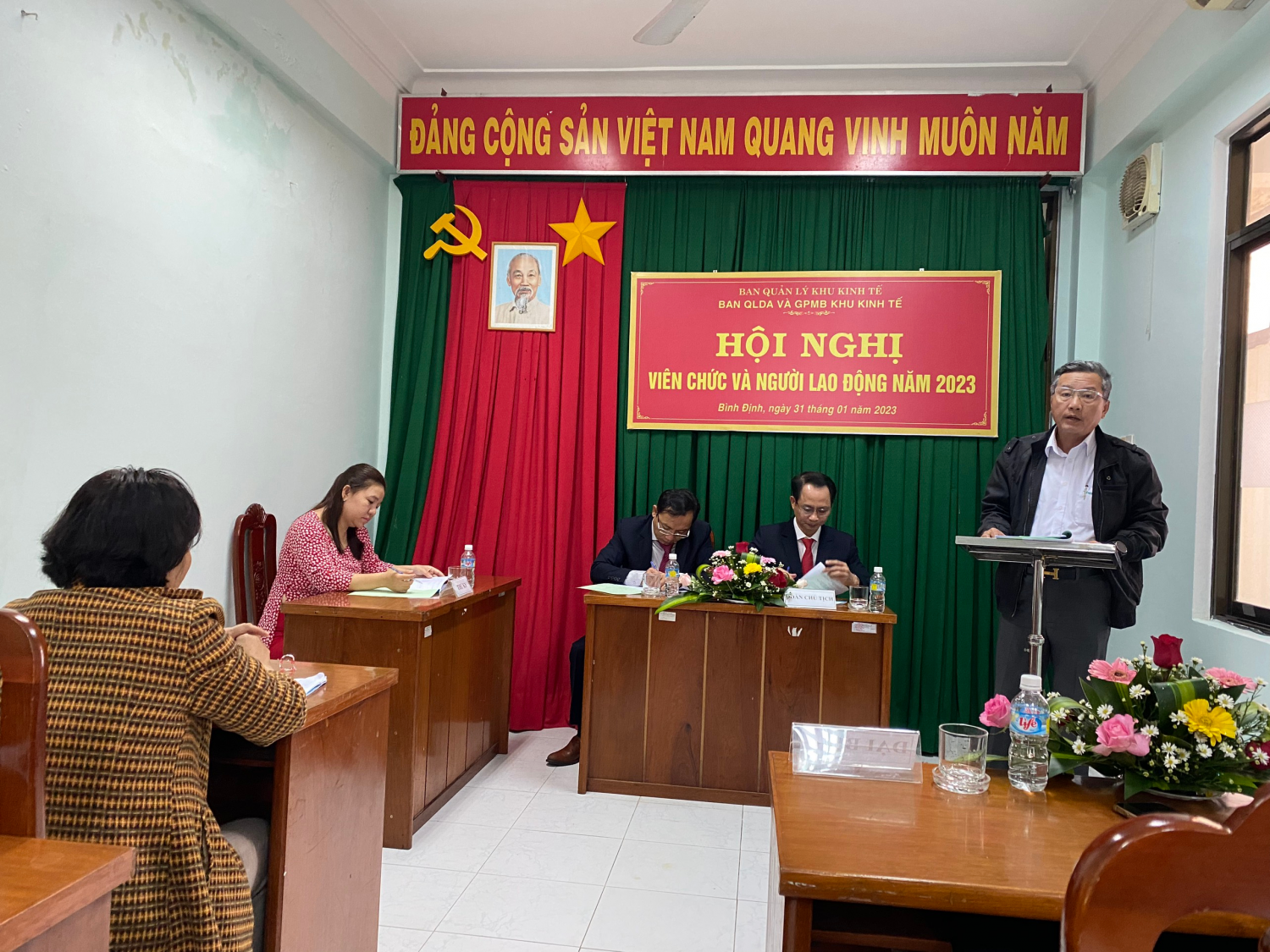 Đ/c Phan Viết Hùng, bí thư Đảng ủy Khu kinh tế, Phó Trưởng ban Thường trực Ban Quản lý Khu kinh tế, Chủ tịch Công đoàn BQL KKT phát biểu chỉ đạo Hội Nghị