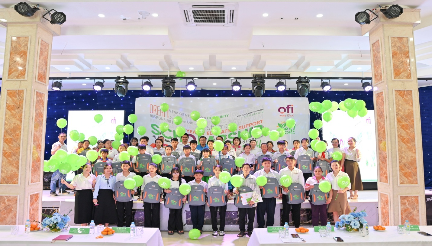 Chi nhánh Công ty TNHH OLAM Việt Nam tại Quy Nhơn trao học bổng  cho học sinh có hoàn cảnh khó khăn vượt khó học giỏi năm 2024