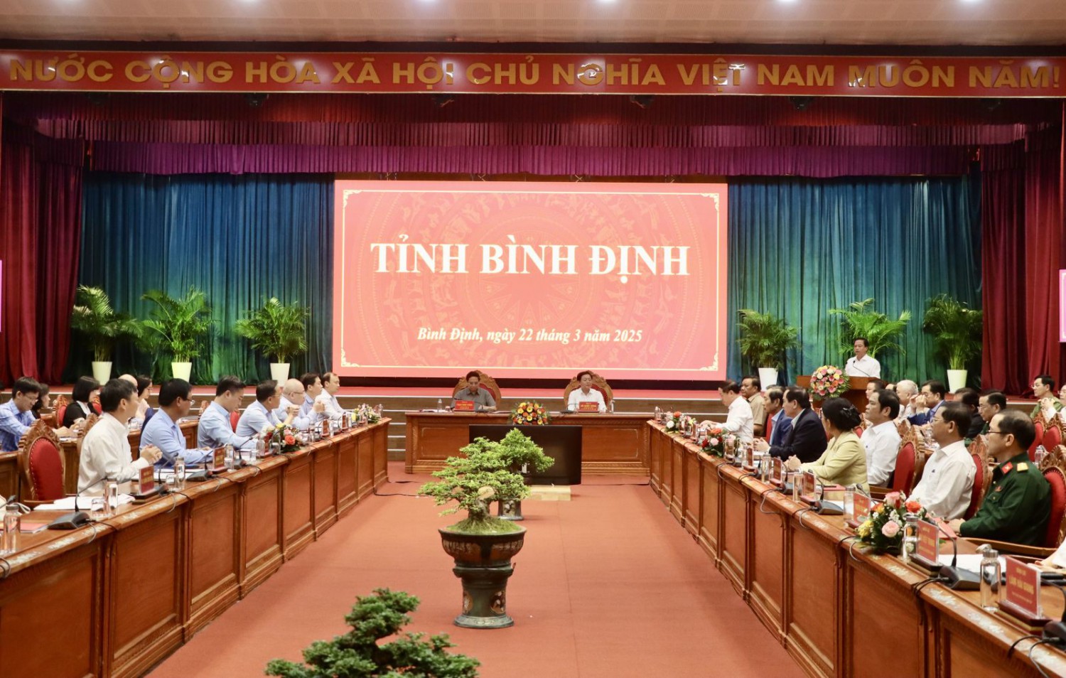 Quang cảnh Đoàn công tác của Thủ tướng Chính phủ Phạm Minh Chính làm việc với lãnh đạo tỉnh Bình Định
