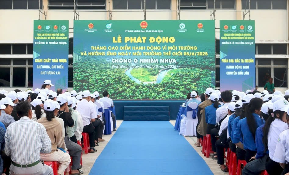 Quang cảnh Lễ phát động được Sở NN và MT phối hợp với các đơn vị liên quan tổ chức tại huyện Vân Canh