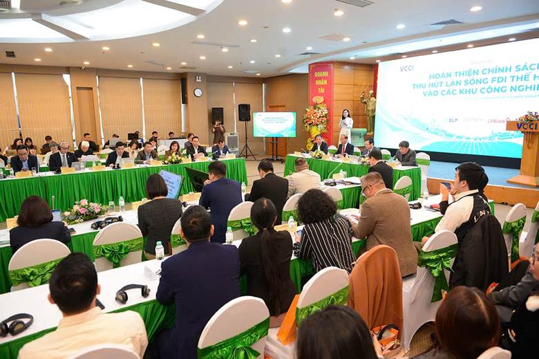 Toàn cảnh Diễn đàn “Hoàn thiện chính sách thu hút làn sóng FDI thế hệ mới vào các khu công nghiệp”.