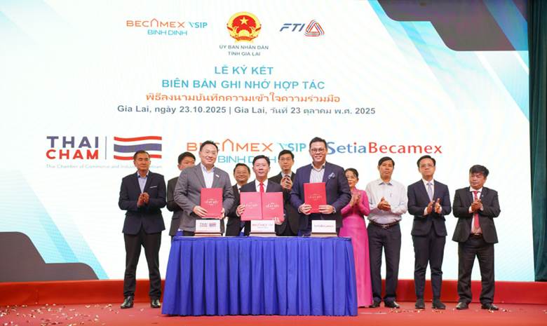 Công ty cổ phần Becamex Bình Định ký kết ghi nhớ hợp tác với các nhà đầu tư thứ cấp triển khai các dự án tại KCN Becamex VSIP Bình Định. Ảnh: Tiến Sỹ