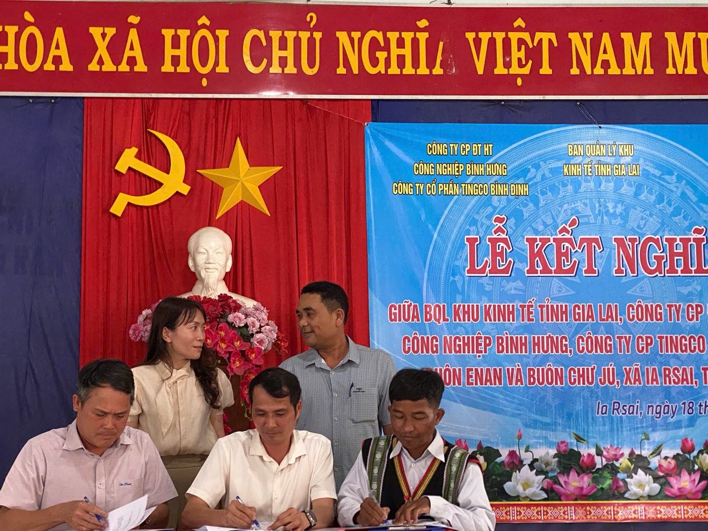 Đại diện các bên ký kết Bản giao ước kết nghĩa