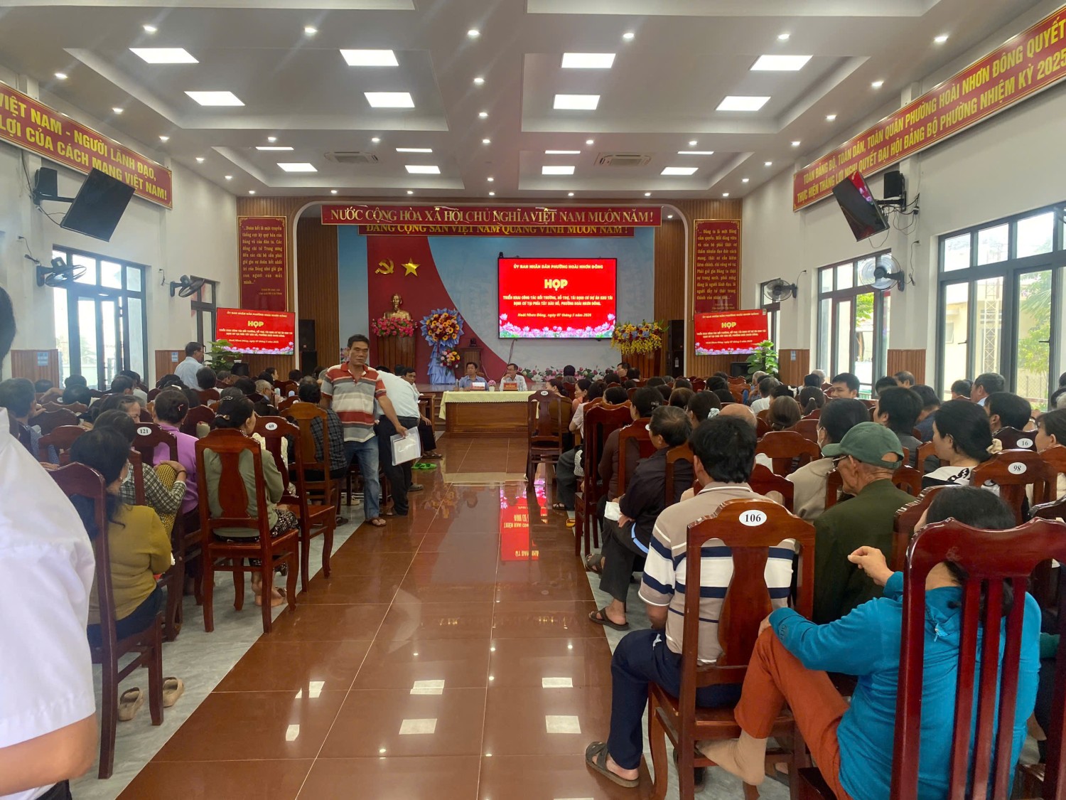 Quang cảnh buổi họp dân triển khai công tác giải phóng mặt bằng dự án Khu tái định cư tại phía Tây Bàu Hồ ngày 07/5/2026