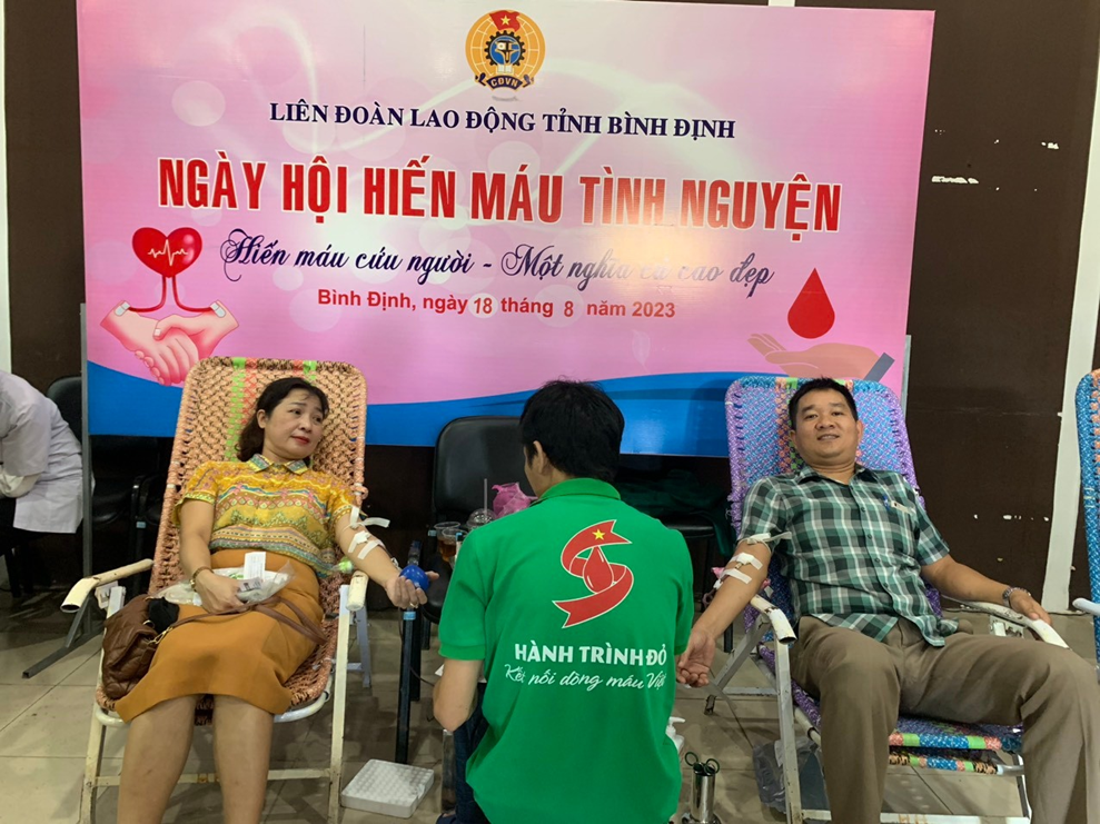 Công đoàn Ban Quản lý Khu kinh tế hiến máu nhân đạo đợt 2, năm 2023.