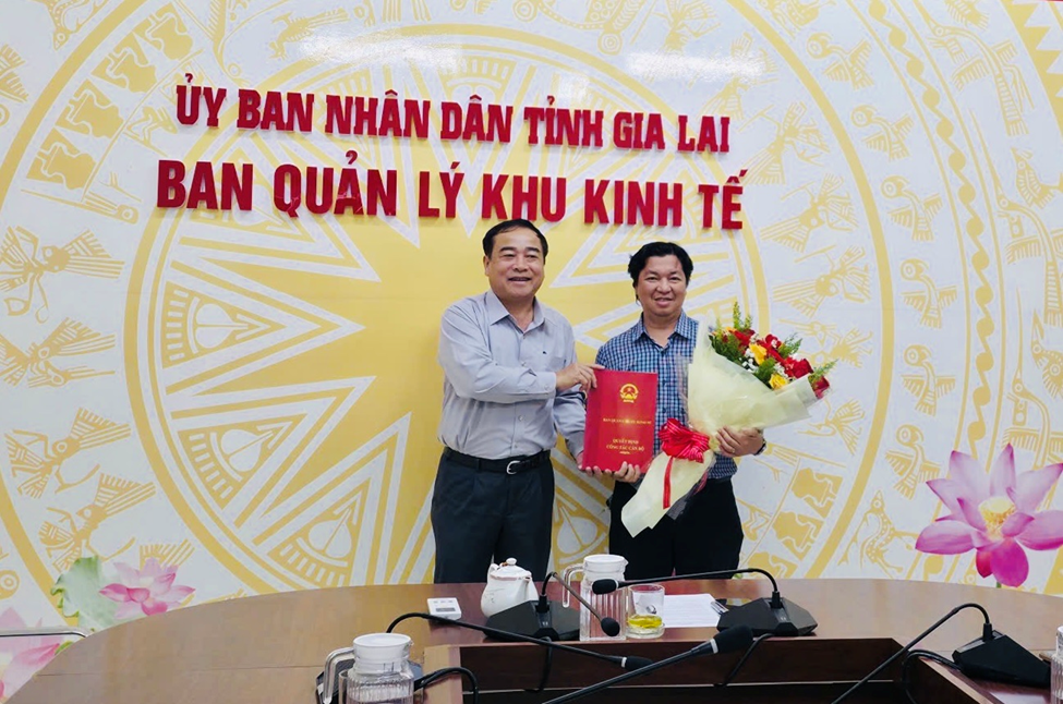 BAN QUẢN LÝ KHU KINH TẾ TỈNH GIA LAI CÔNG BỐ QUYẾT ĐỊNH VỀ CÔNG TÁC CÁN BỘ