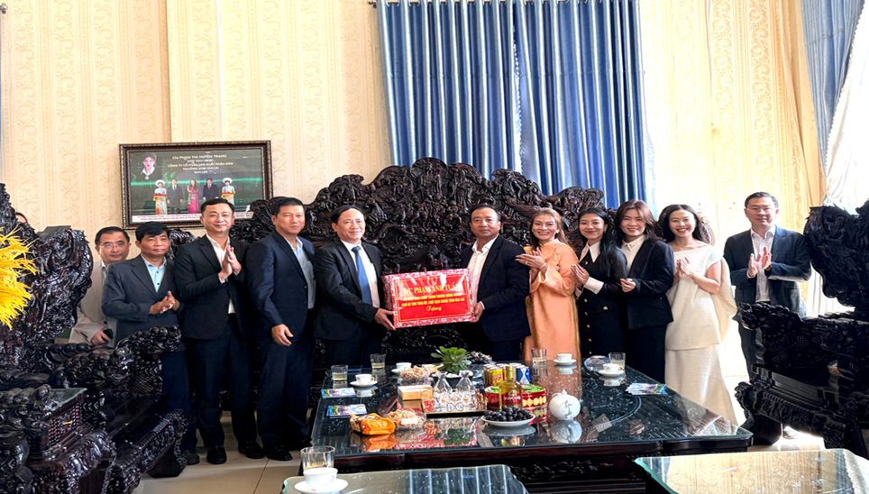 Chủ tịch UBND tỉnh Phạm Anh Tuấn cùng Đoàn công tác thăm Truong Sinh Group