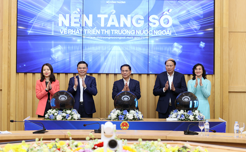 Khai trương Nền tảng số về phát triển thị trường nước ngoài (Ảnh: baochinhphu.vn)