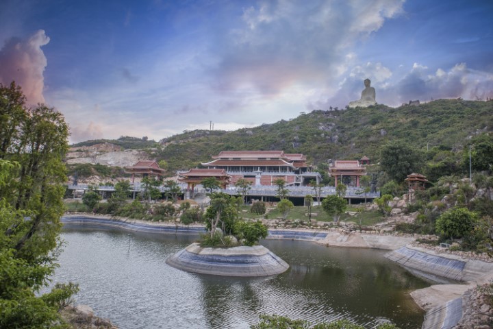 Thiền viện Thiên Hưng, điểm tham quan tâm linh nổi tiếng với vẻ đẹp yên bình, ảnh Nhật Dũng